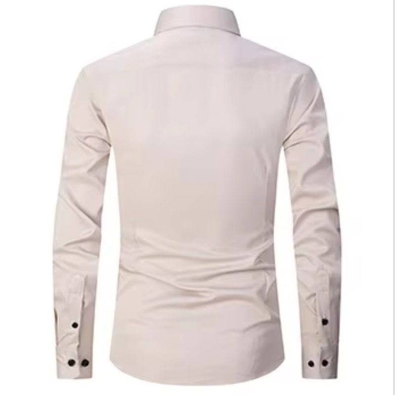 Camisa maschile slim fit di manga lunga con bottoni a contrasto per un look moderno ed elegante