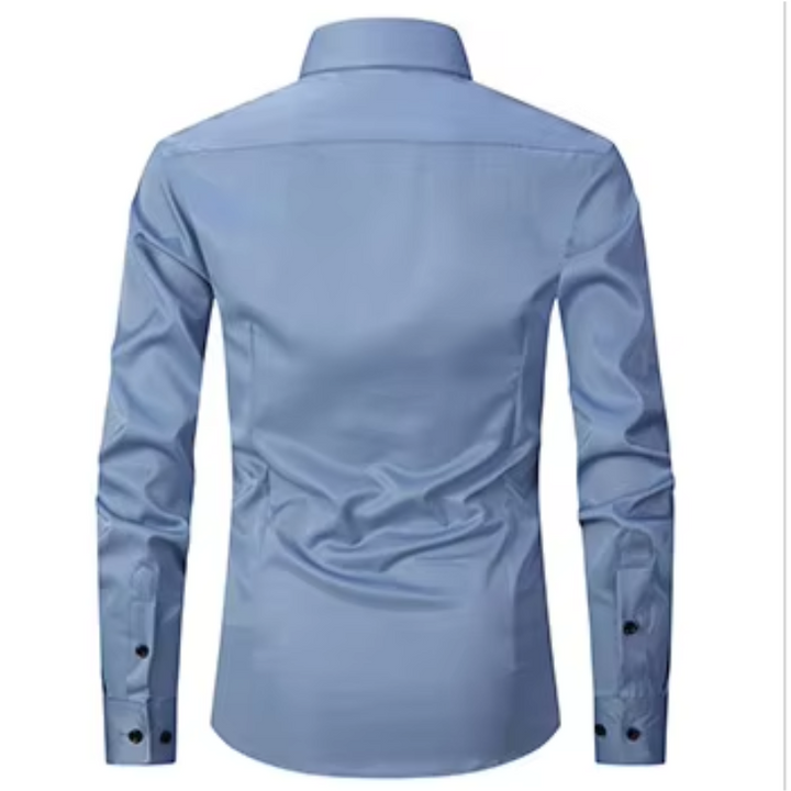 Camisa maschile slim fit di manga lunga con bottoni a contrasto per un look moderno ed elegante