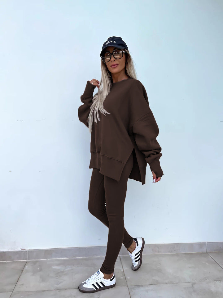 Comodo set lounge con felpa con cappuccio alla moda e pantaloni coordinati - perfetto per rilassarsi