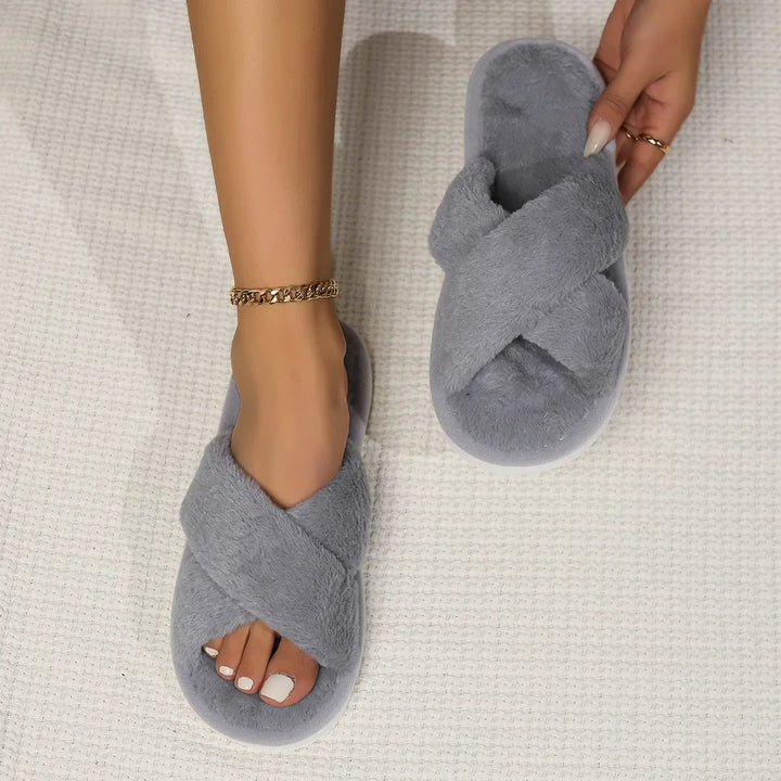 Esclusive pantofole da donna extra calde e morbide, perfette per le giornate di relax a casa.