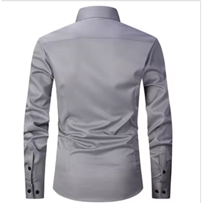 Camisa maschile slim fit di manga lunga con bottoni a contrasto per un look moderno ed elegante