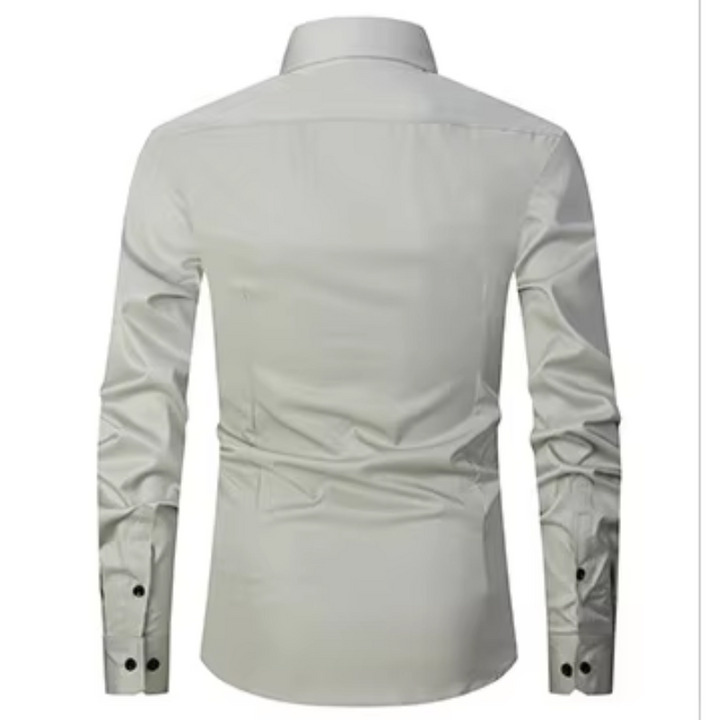 Camisa maschile slim fit di manga lunga con bottoni a contrasto per un look moderno ed elegante