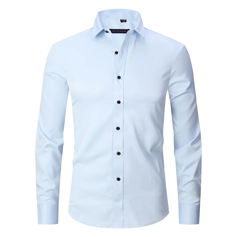 Camisa maschile slim fit di manga lunga con bottoni a contrasto per un look moderno ed elegante