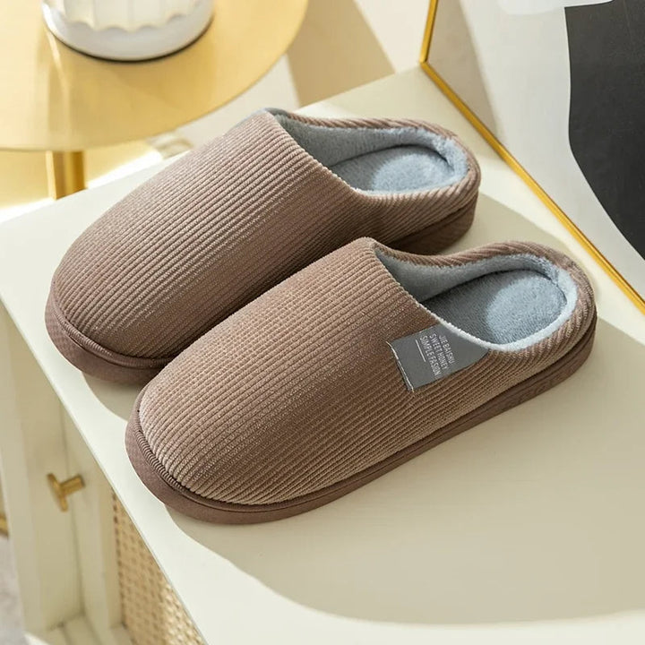 SunStride - Esclusive pantofole invernali in peluche per un comfort e un look alla moda