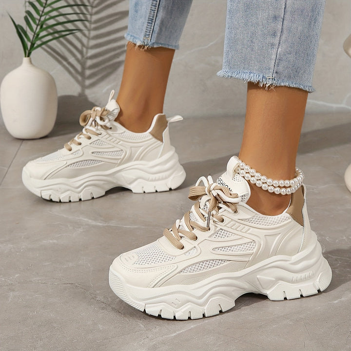 Scarpe sportive da donna in mesh con patch nero - comfort e look quotidiano alla moda