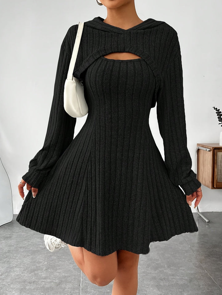 Elegante accappatoio da donna in bianco con pratico cappuccio