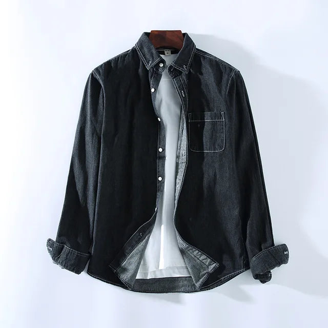 Elegante camicia da uomo in denim con maniche lunghe, colletto classico e abbottonatura - ideale per lo stile di tutti i giorni