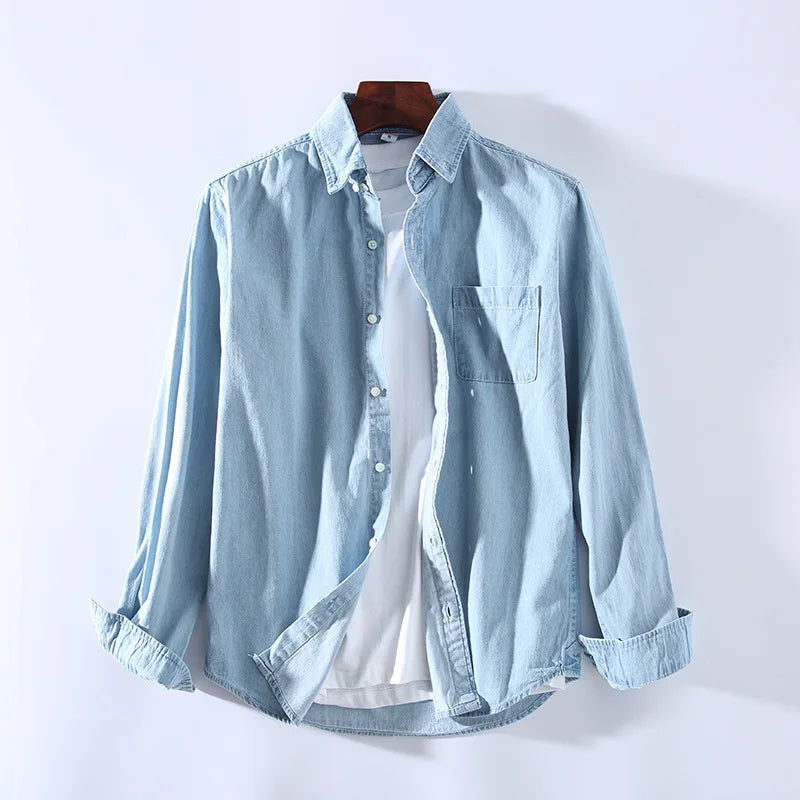 Elegante camicia da uomo in denim con maniche lunghe, colletto classico e abbottonatura - ideale per lo stile di tutti i giorni