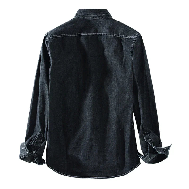 Elegante camicia da uomo in denim con maniche lunghe, colletto classico e abbottonatura - ideale per lo stile di tutti i giorni