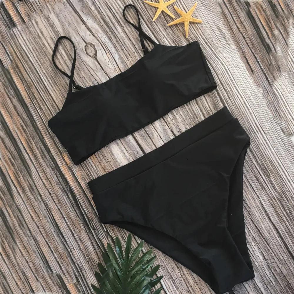 Elegante intimo da donna a due pezzi con taglio alto, ventilazione e colletto elegante