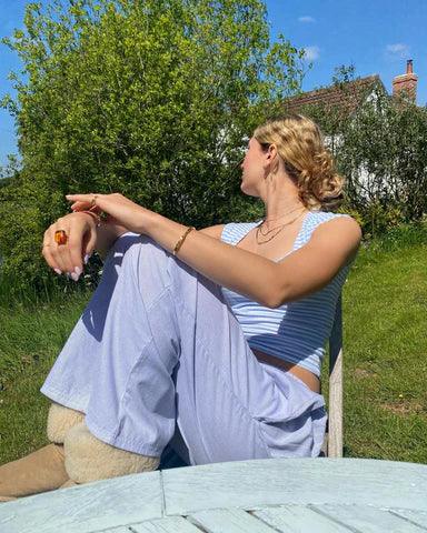 Pantaloni da donna comodi e alla moda per uno stile unico e un'ottima sensazione al tatto