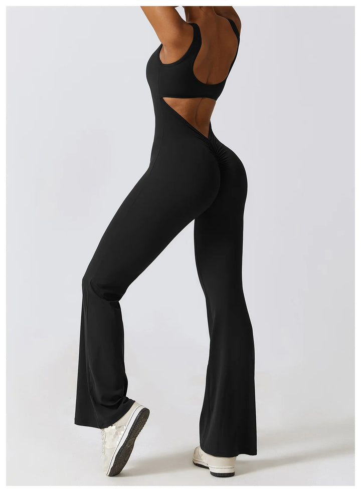 Seducente tuta sportiva da donna con scollo a punta: una combinazione di comfort ed eleganza per ogni occasione!
