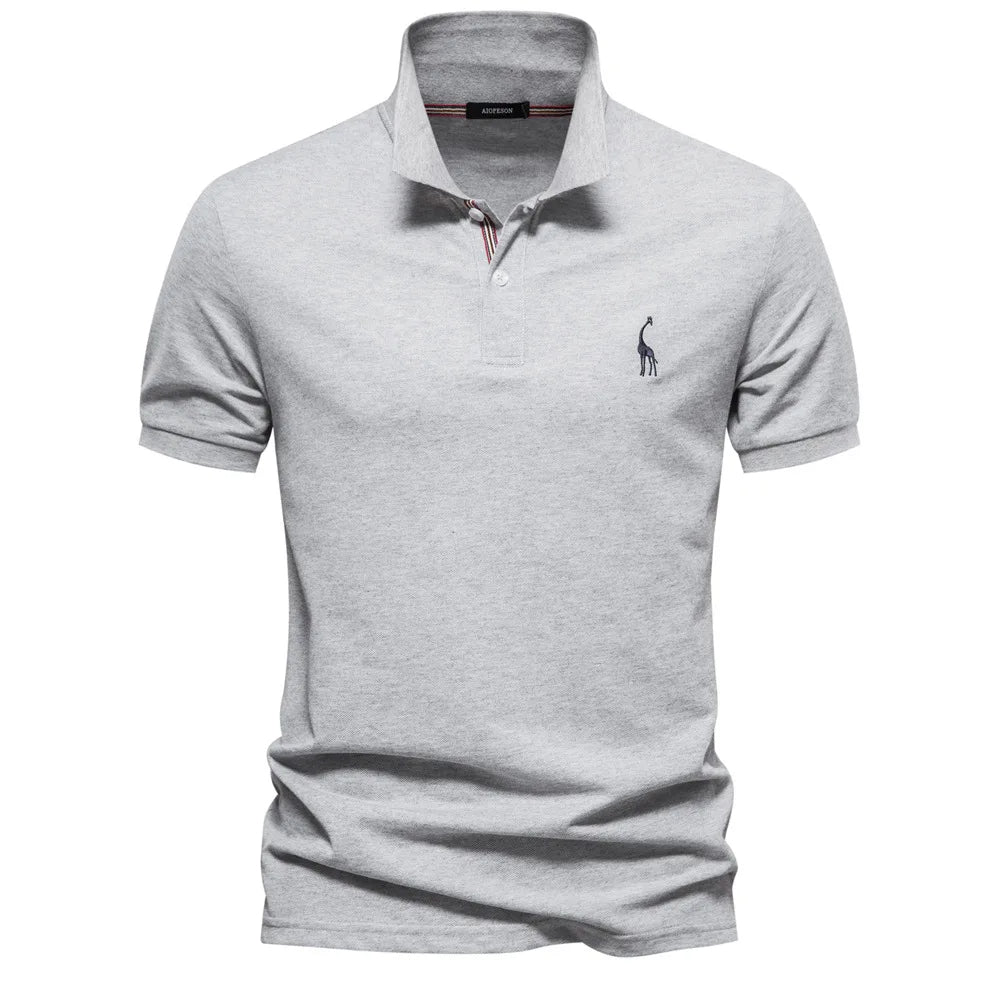Caleb - Elegante polo in cotone con ricamo di cervi per uno stile unico