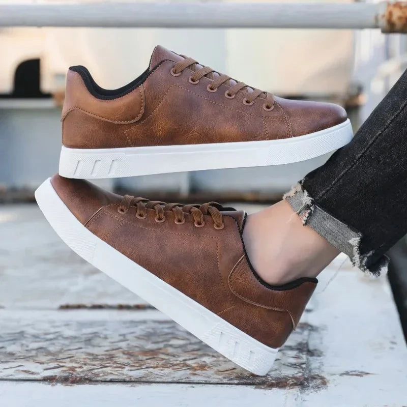 Scarpe da uomo alla moda con una suola spessa di grande effetto, per un grande stile.