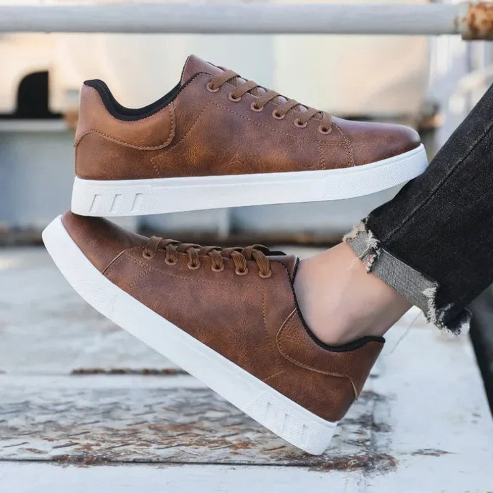 Scarpe da uomo alla moda con una suola spessa di grande effetto, per un grande stile.
