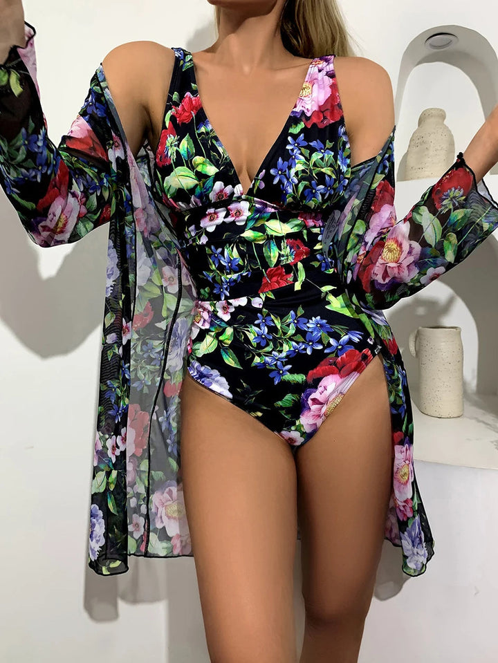 AquaCharm Elegance: costume da bagno intero con profonda scollatura per un soggiorno in spiaggia lussuoso ed elegante