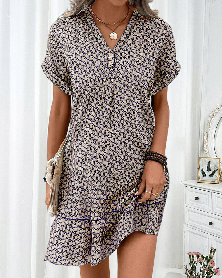 Abito casual alla moda con maniche corte ed elegante scollatura a V