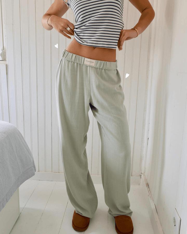 Pantaloni da donna comodi e alla moda per uno stile unico e un'ottima sensazione al tatto