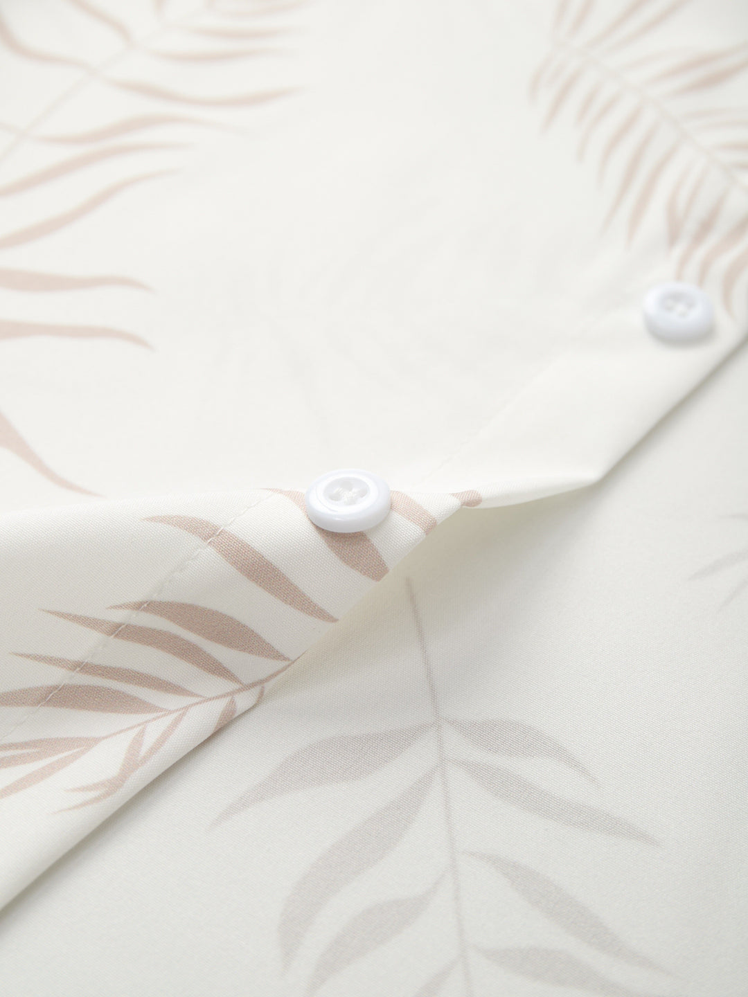 Elegante T-shirt tropicale da uomo con doppio taglio unico e suggestivo motivo di nappe esotiche