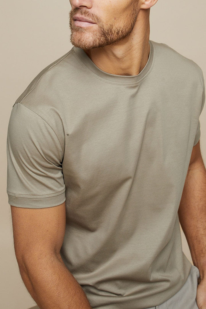 Accogliente T-shirt da uomo con scollo rotondo - morbido misto cotone per un comfort quotidiano e una vestibilità rilassata