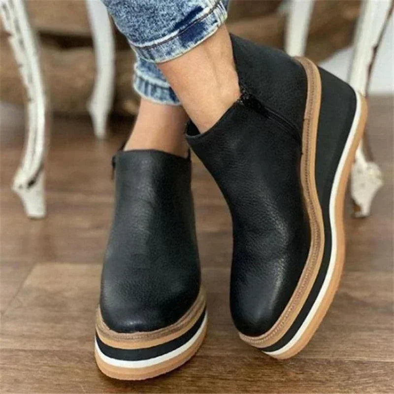 Eleganti stivaletti con tacco a zeppa - il look perfetto per ogni occasione