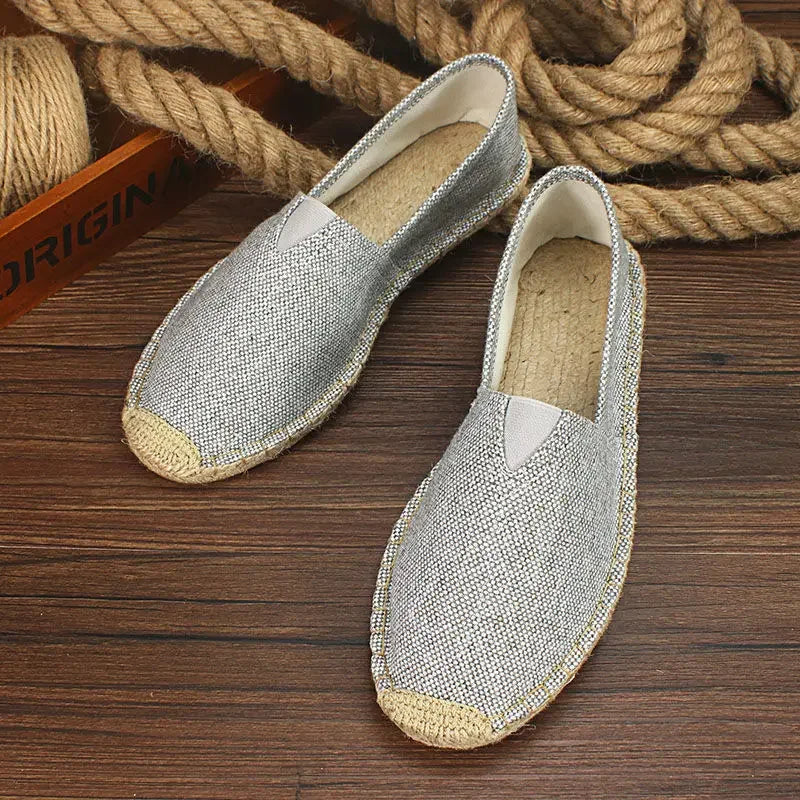Scarpe moderne da uomo in tela slip-on con design traspirante e accenti graffiti