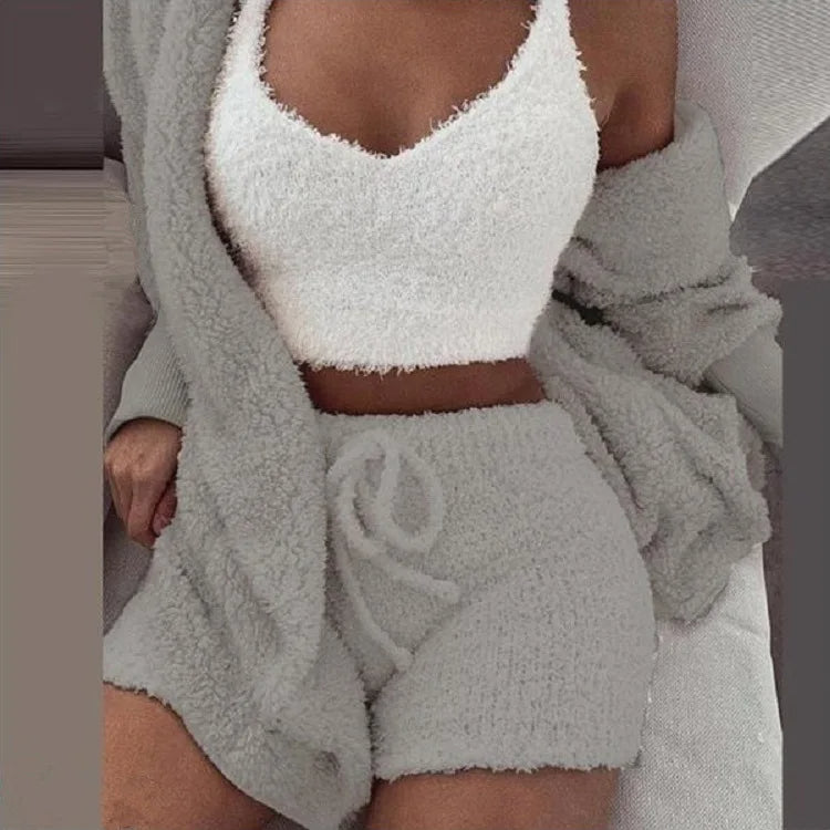 Esclusivo set pigiama da donna a 3 pezzi con morbida felpa con cappuccio: una garanzia di massimo comfort e relax durante il sonno.