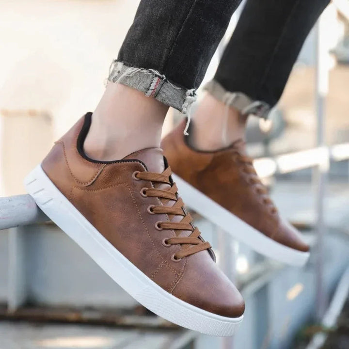 Scarpe da uomo alla moda con una suola spessa di grande effetto, per un grande stile.