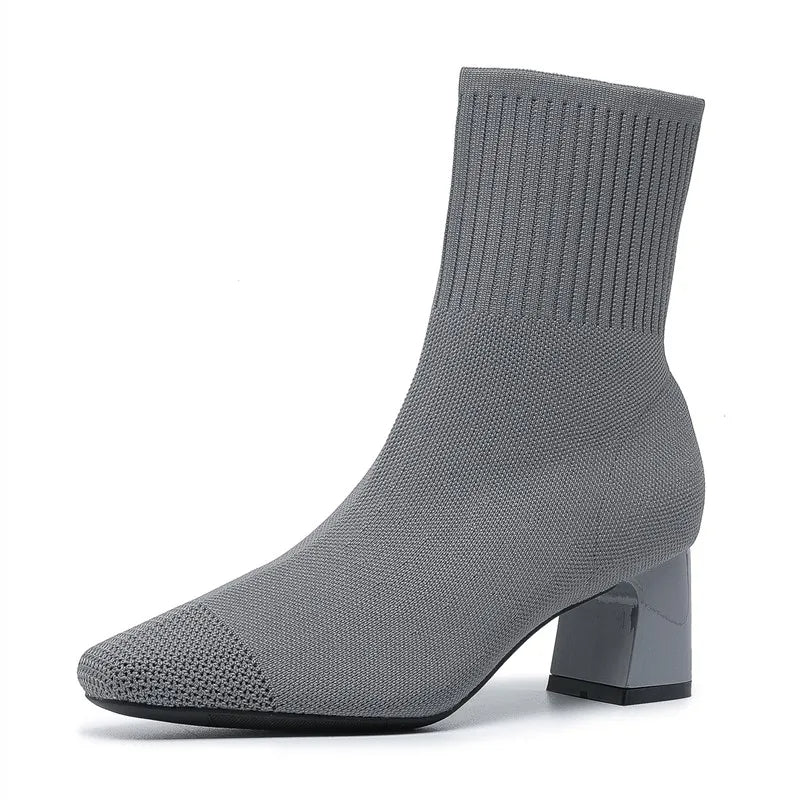 Eleganti stivali da donna con tacco in maglia - comfort e stile in un unico prodotto