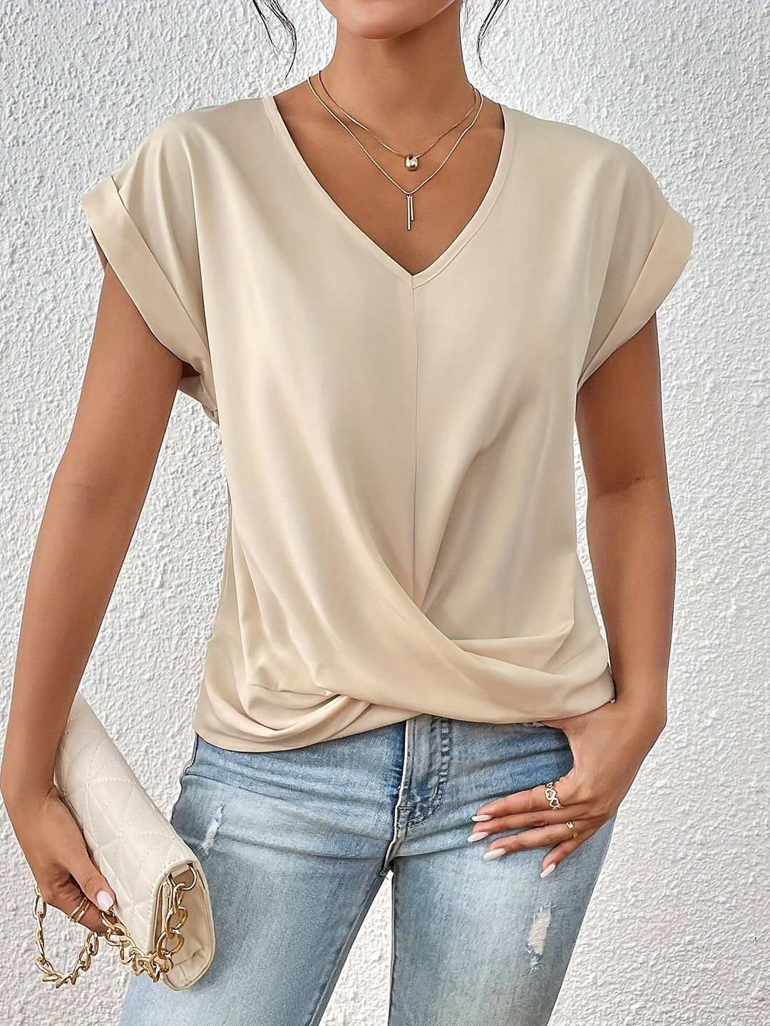 Elegante blusa da donna con scollo a V e sottile drappeggio sul davanti