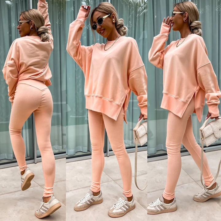 Comodo set lounge con felpa con cappuccio alla moda e pantaloni coordinati - perfetto per rilassarsi