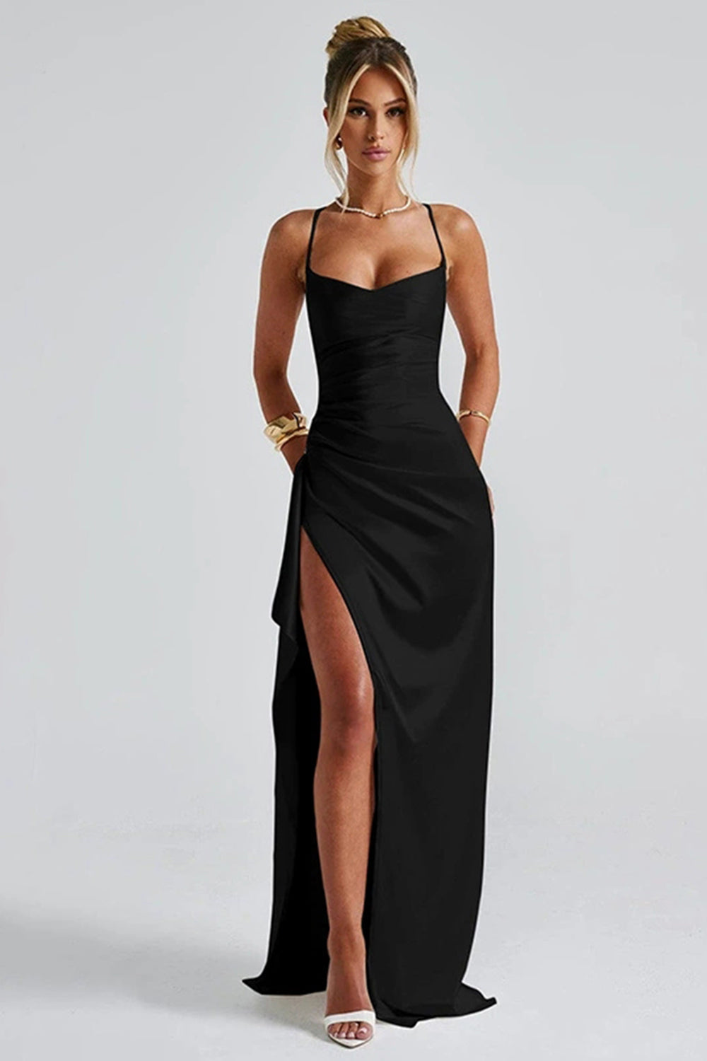 Maxi abito elegante e alla moda con spalline svasate e spacco alto