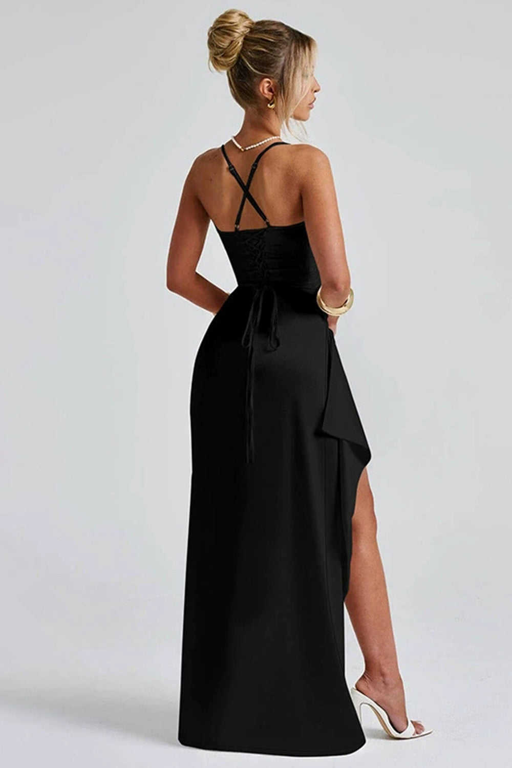 Maxi abito elegante e alla moda con spalline svasate e spacco alto