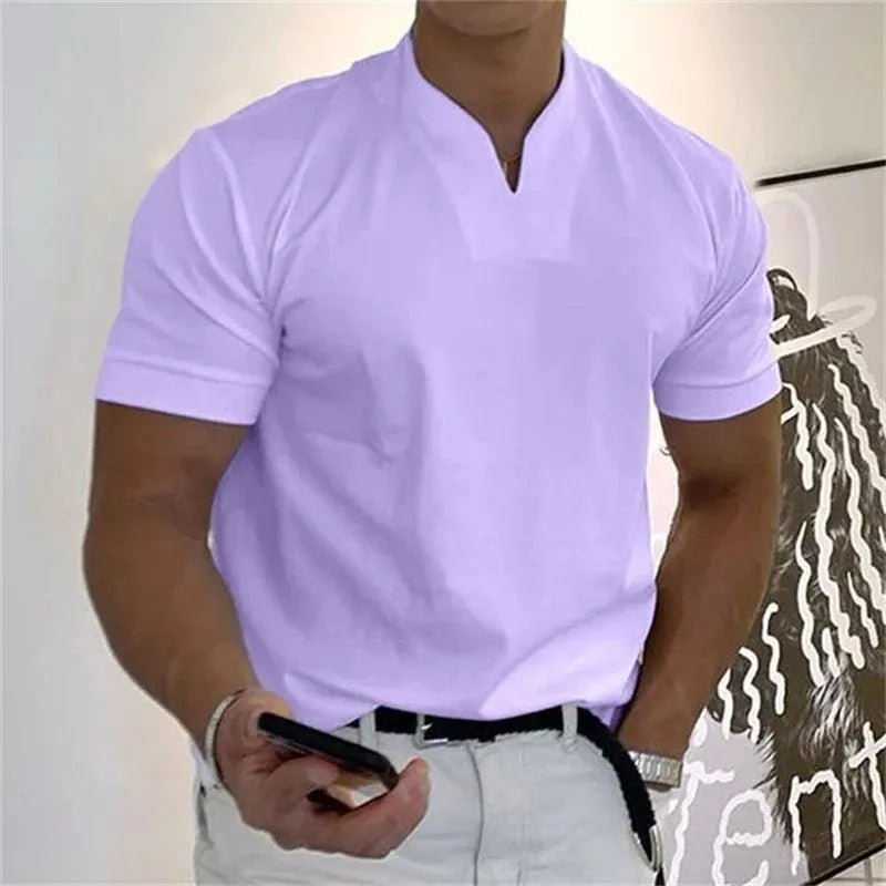 Elegante t-shirt da uomo con scollo a punta ed eleganti polsini laterali - vestibilità slim ideale per lo stile quotidiano e casual