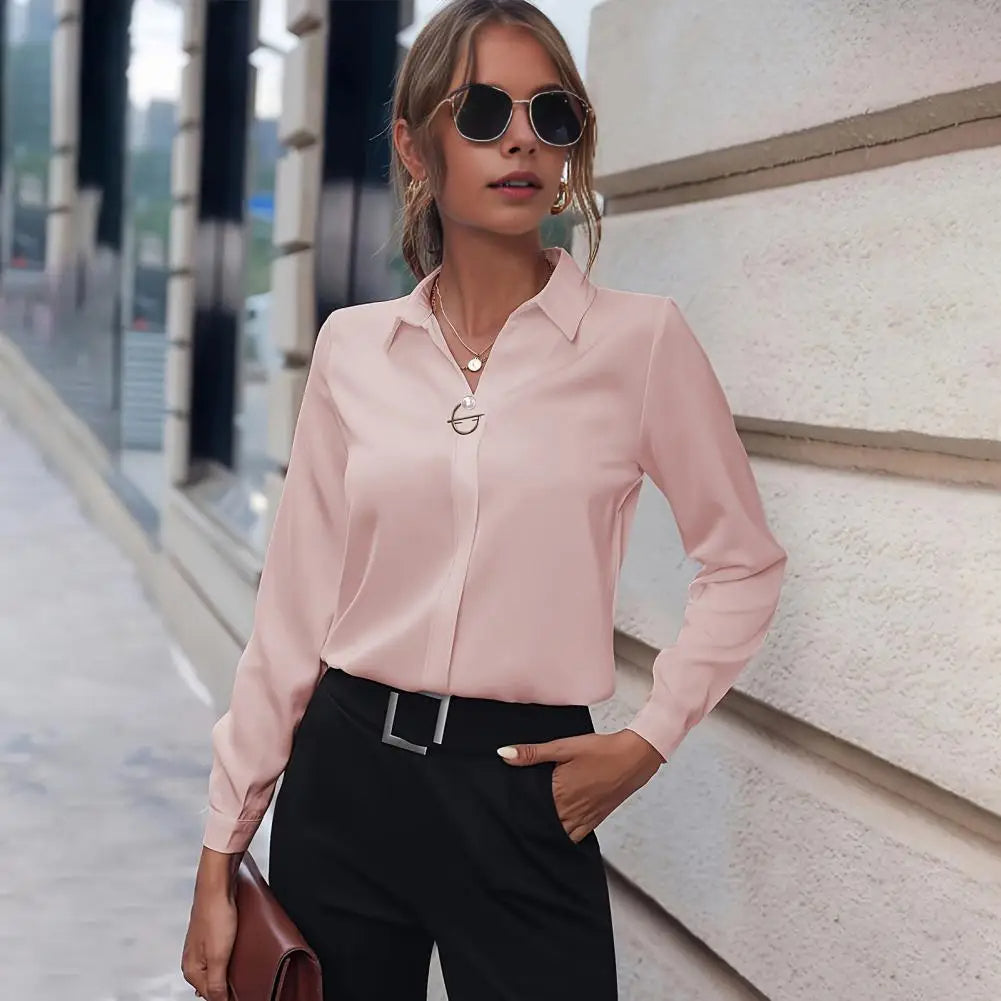Camicetta da donna elegante - uno stile essenziale per ogni occasione