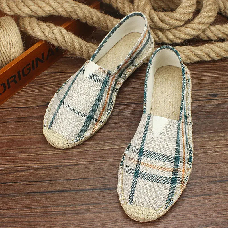 Scarpe moderne da uomo in tela slip-on con design traspirante e accenti graffiti