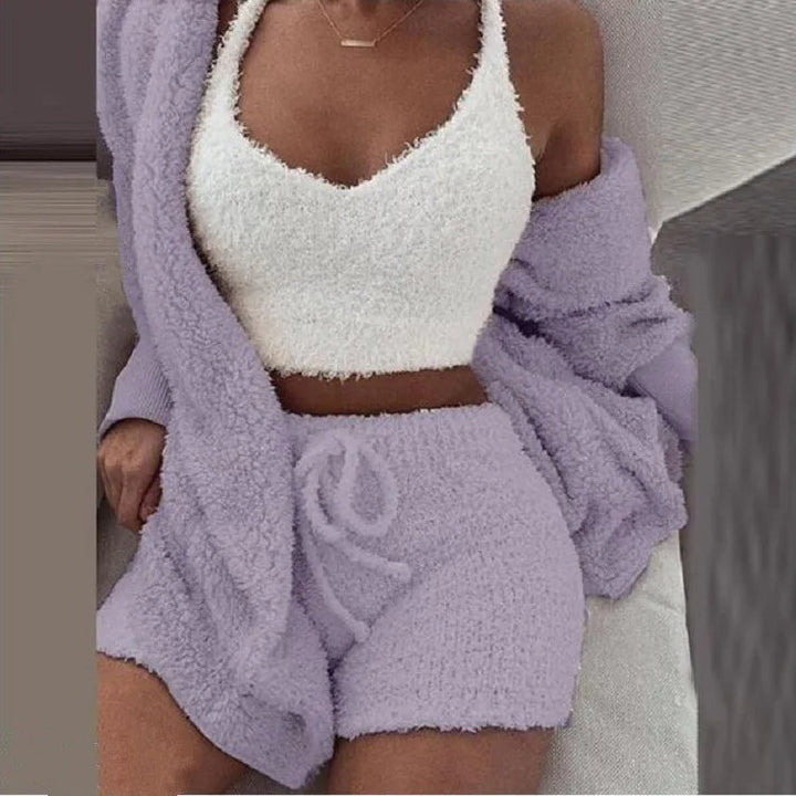 Esclusivo set pigiama da donna a 3 pezzi con morbida felpa con cappuccio: una garanzia di massimo comfort e relax durante il sonno.