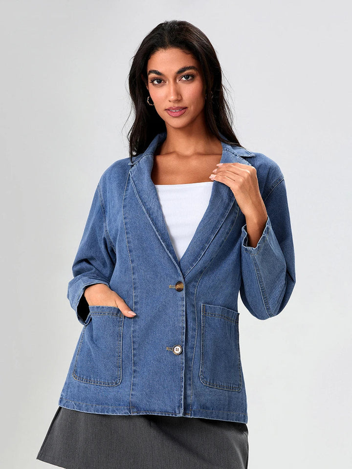 UrbanEdge - Una giacca in denim versatile e alla moda, con un taglio classico e uno stile elegante