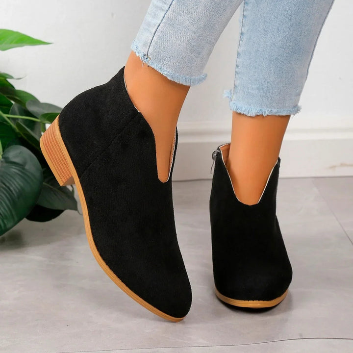 Eleganti stivali da donna in pelle scamosciata dal design classico
