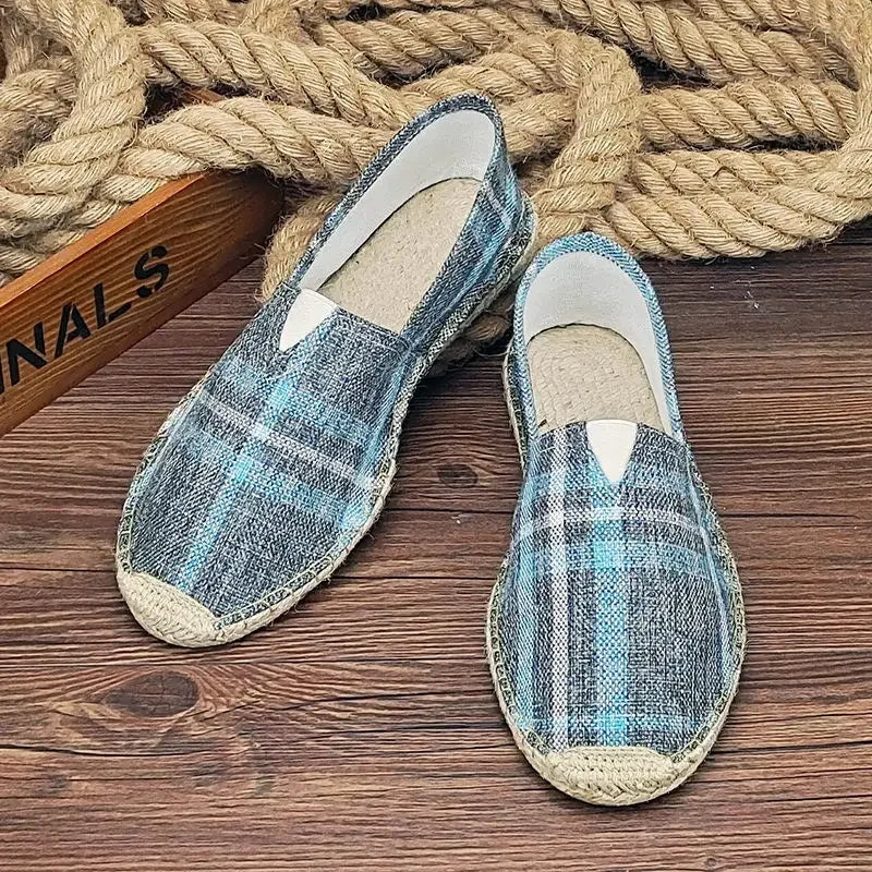 Scarpe moderne da uomo in tela slip-on con design traspirante e accenti graffiti