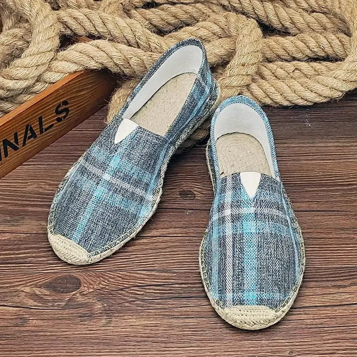 Scarpe moderne da uomo in tela slip-on con design traspirante e accenti graffiti