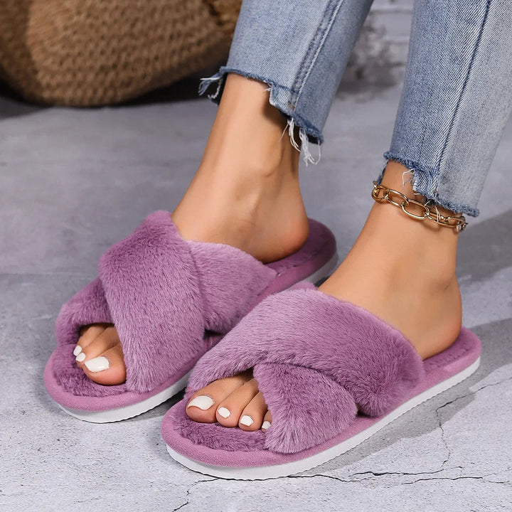 Esclusive pantofole da donna extra calde e morbide, perfette per le giornate di relax a casa.