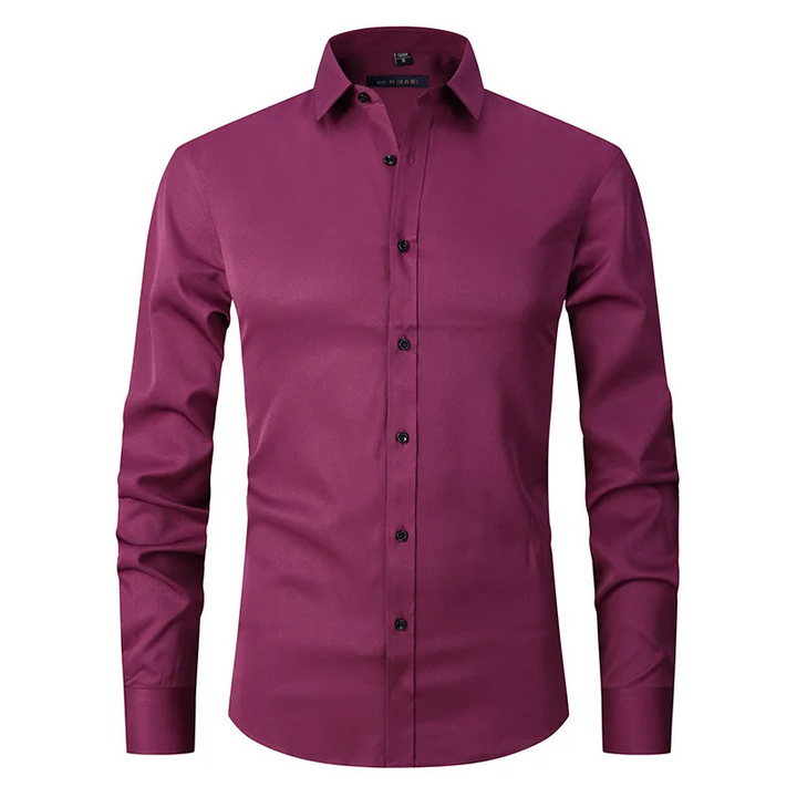 Camisa maschile slim fit di manga lunga con bottoni a contrasto per un look moderno ed elegante