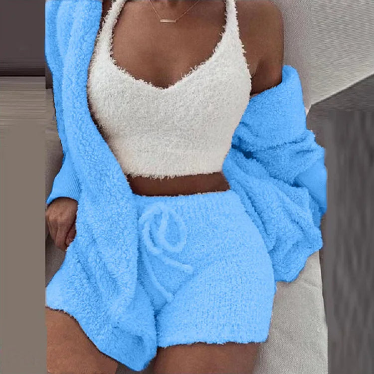 Esclusivo set pigiama da donna a 3 pezzi con morbida felpa con cappuccio: una garanzia di massimo comfort e relax durante il sonno.