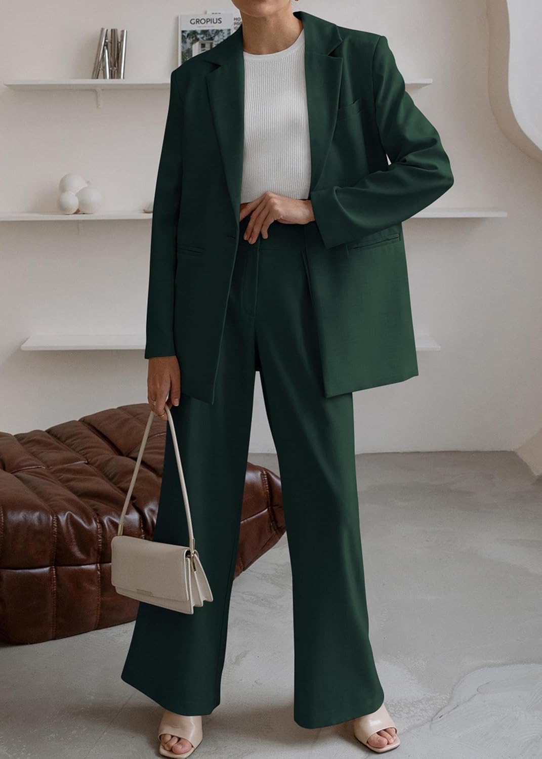 Elegante set giacca e pantaloni da donna, ideale per l'ufficio e per le uscite di tutti i giorni