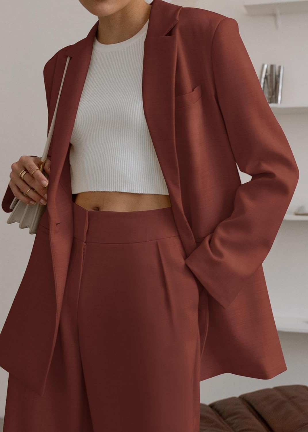 Elegante set giacca e pantaloni da donna, ideale per l'ufficio e per le uscite di tutti i giorni