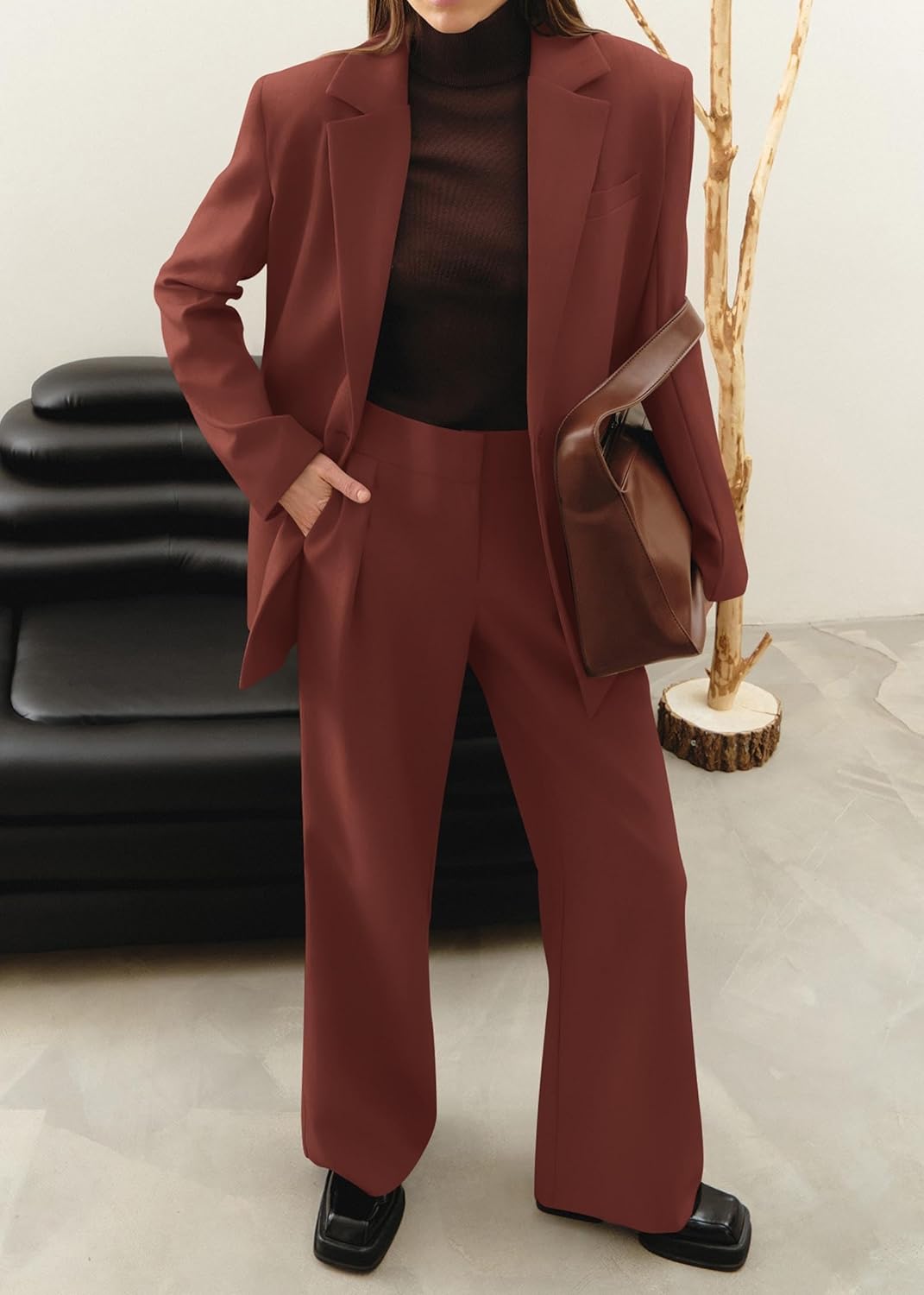 Elegante set giacca e pantaloni da donna, ideale per l'ufficio e per le uscite di tutti i giorni