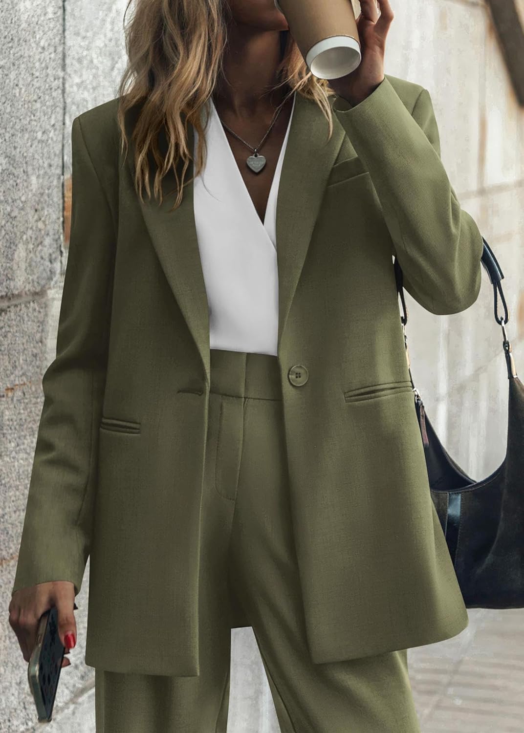 Elegante set giacca e pantaloni da donna, ideale per l'ufficio e per le uscite di tutti i giorni
