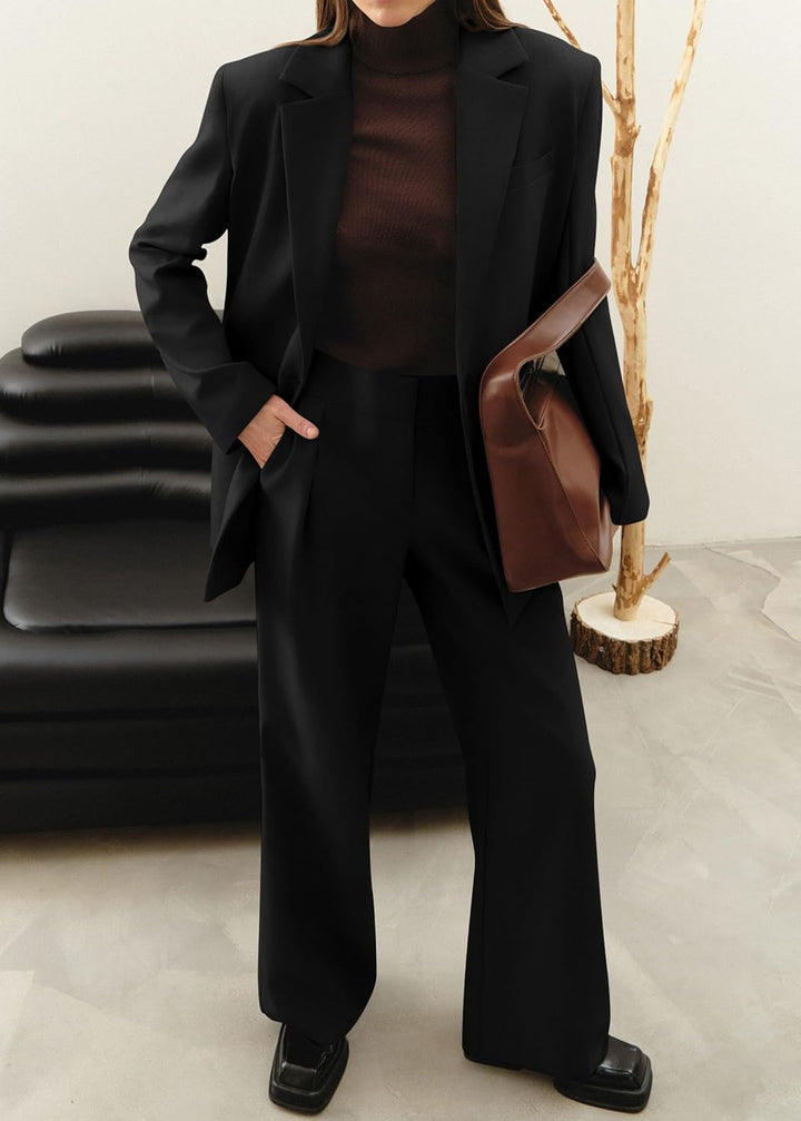 Elegante set giacca e pantaloni da donna, ideale per l'ufficio e per le uscite di tutti i giorni