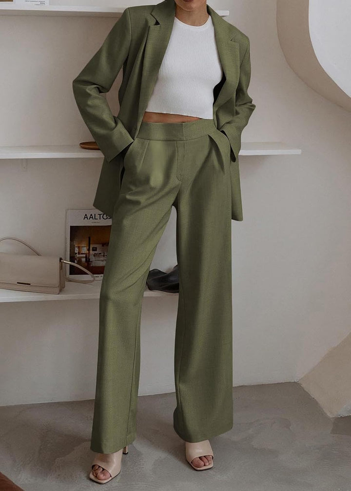 Elegante set giacca e pantaloni da donna, ideale per l'ufficio e per le uscite di tutti i giorni